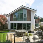 Deluxe Modern House
