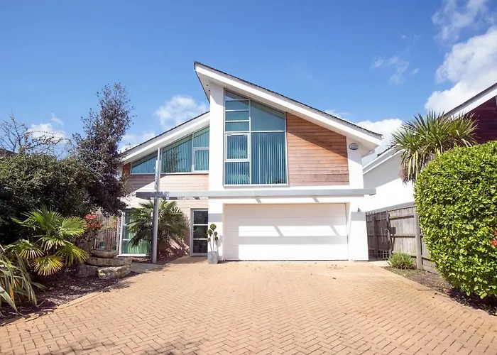 Deluxe Modern House