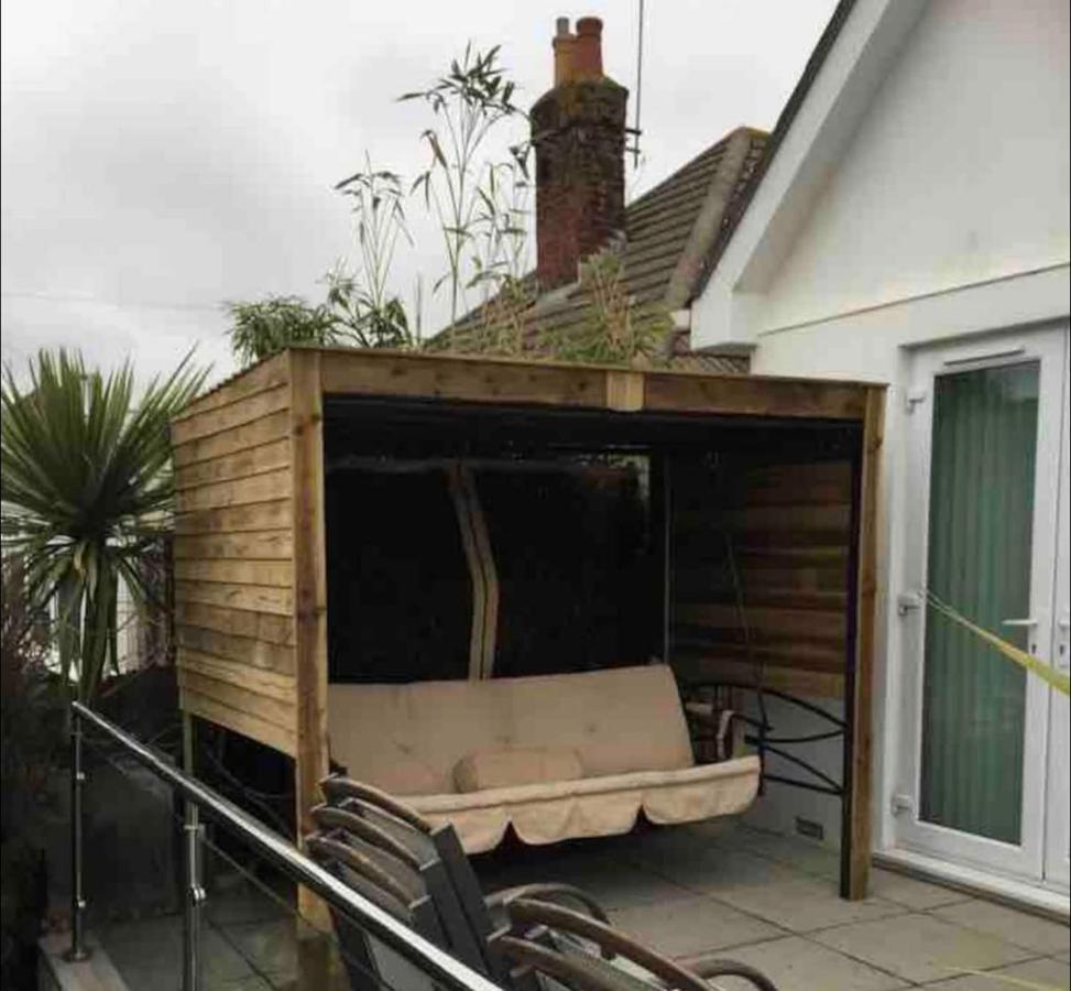 Modern With Large Hot Tub *