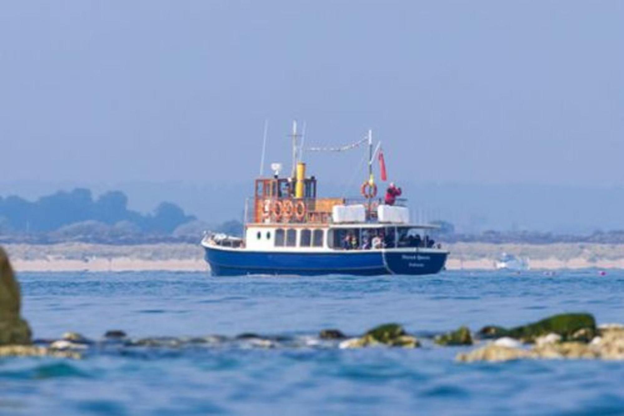 A Wave From It Holiday home Poole
