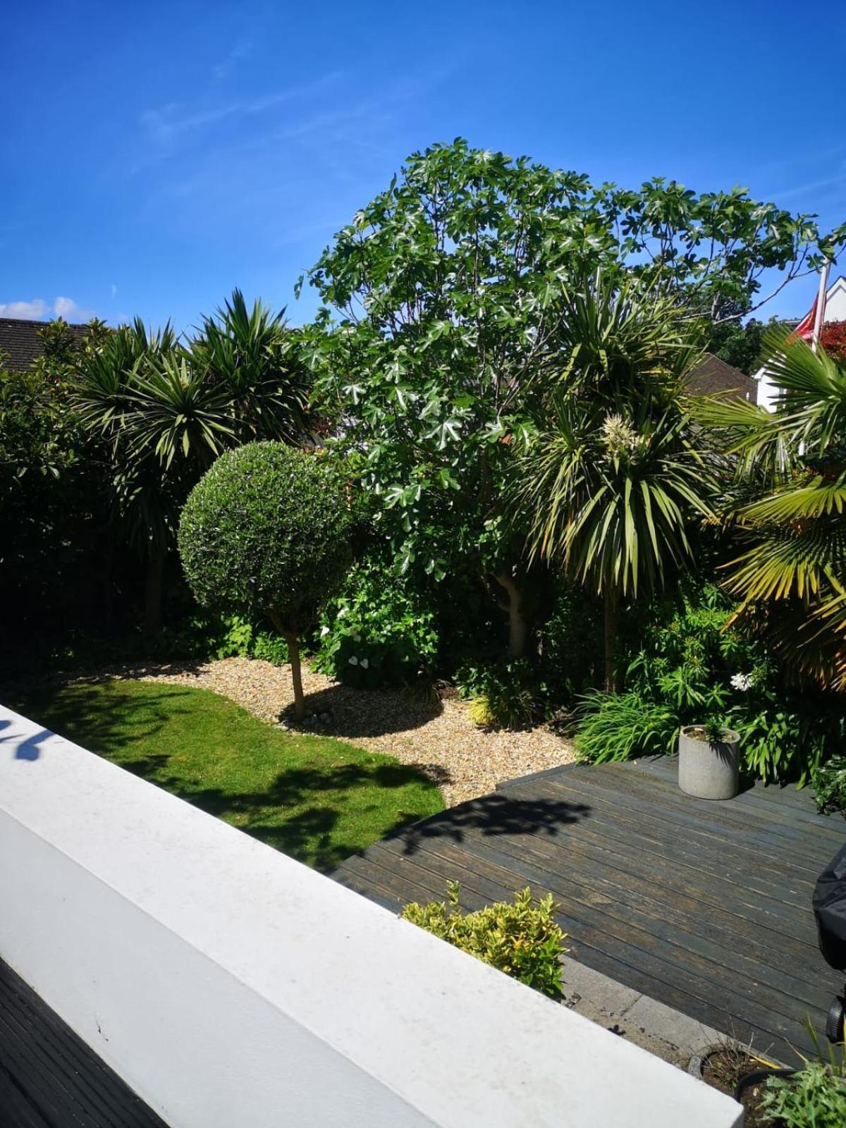 Modern With Large Hot Tub * Poole