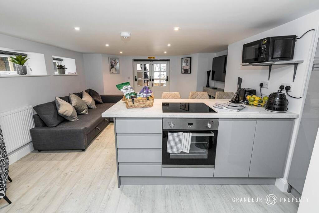 Mousehole By Grandeur Apartment