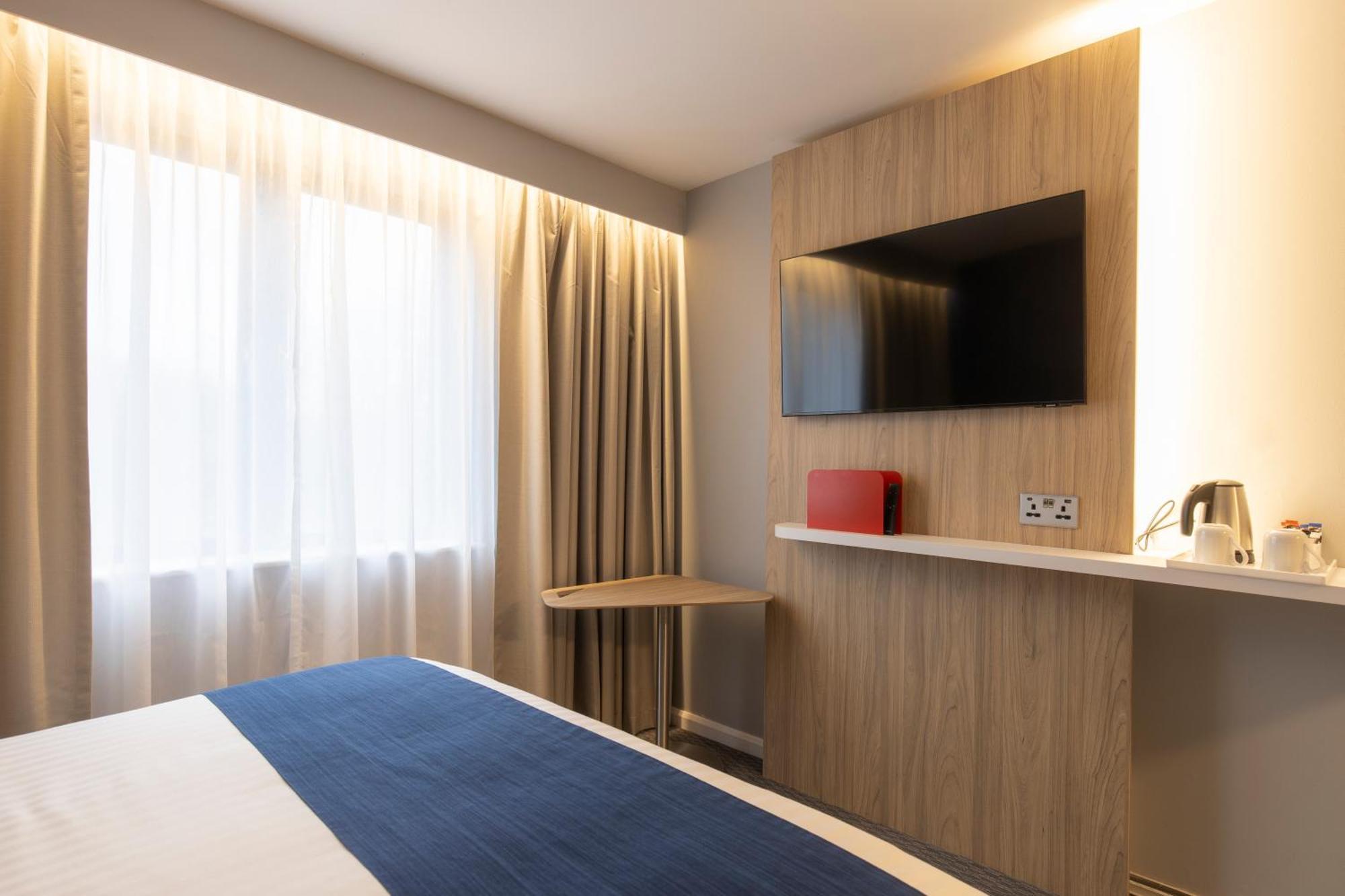 Express By Ihg Hotel Poole