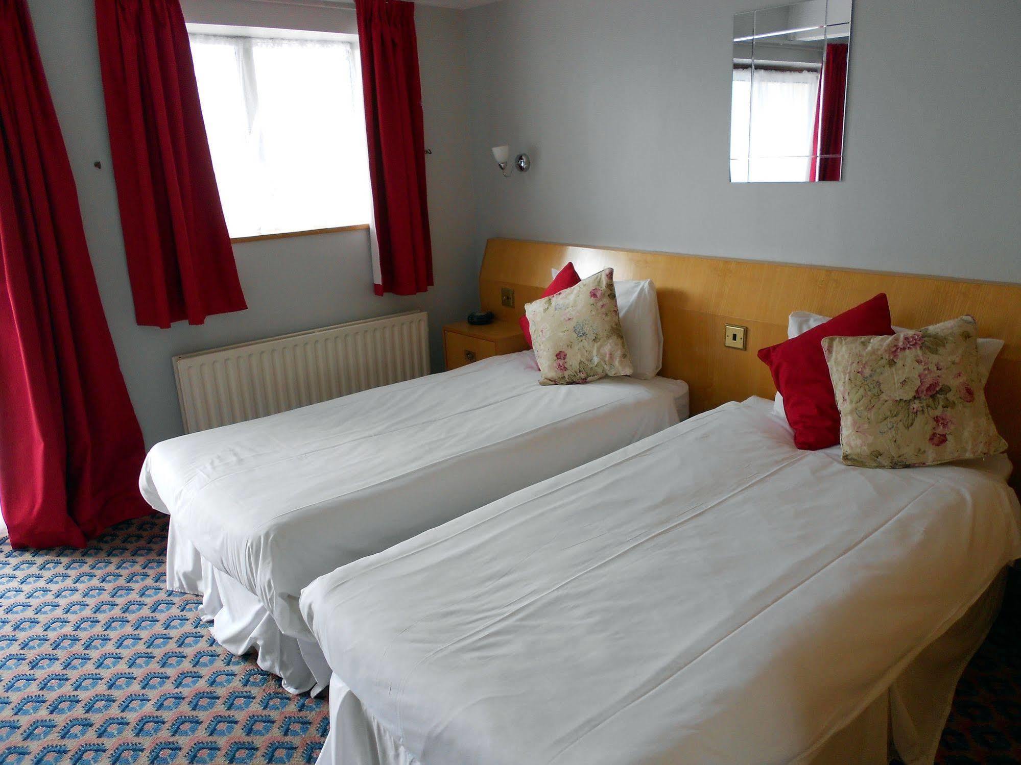 Salterns Harbourside Hotel 3*