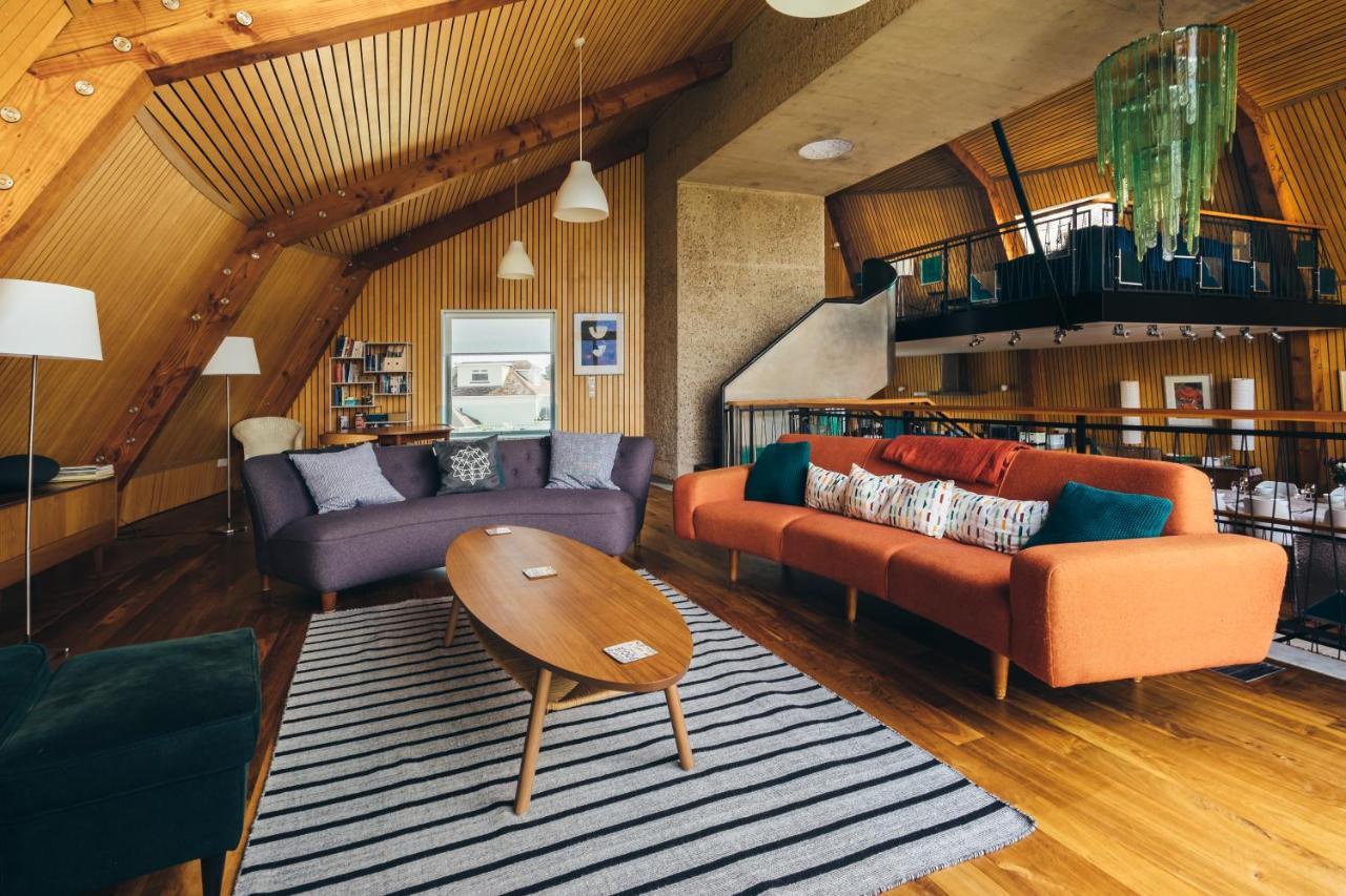 The Houseboat Villa