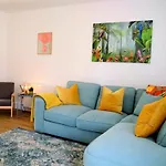 Modern New House - Great Location - Garden - Parking - Fast Wifi - Smart Tv - Stunning 2 Bedroom House Sleeps Up To 4! Only 5 Mins Drive To Sandbanks Beach