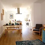 Modern New House - Great Location - Garden - Parking - Fast Wifi - Smart Tv - Stunning 2 Bedroom House Sleeps Up To 4! Only 5 Mins Drive To Sandbanks Beach
