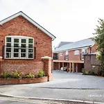 The Gatehouse By Grandeur Property