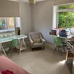 Beautiful 4 Double Bedroom House In Poole With Hot Tub, Near Sandbanks