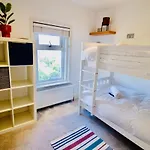 Modern 3 Bed W/ Garden, Nr Beach
