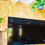 Zen Garden Cottage - Sleeps 2 - Patio & Parking