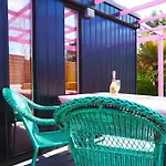 Zen Garden Cottage - Sleeps 2 - Patio & Parking
