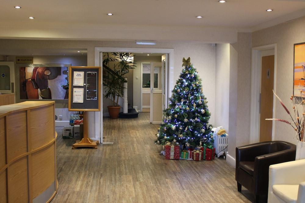 Salterns Harbourside Hotel 3*