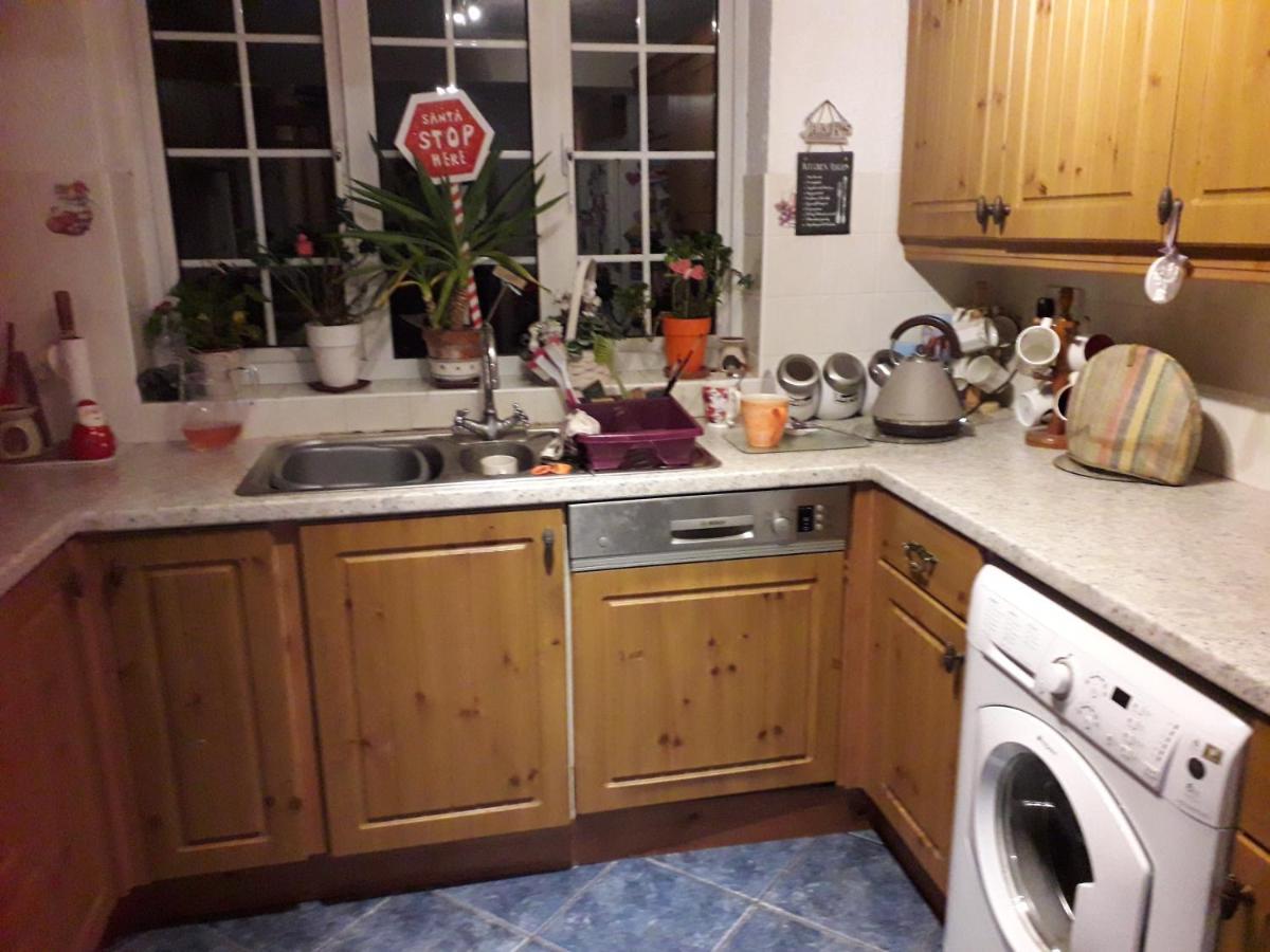 Homestay From Single Or Double Netflix Or Virgin Tv Wifi & Free Parking