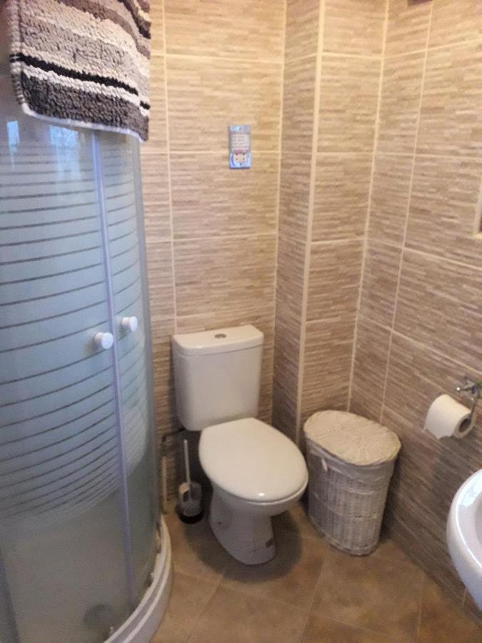 From Single Or Double Netflix Or Virgin Tv Wifi & Free Parking Poole