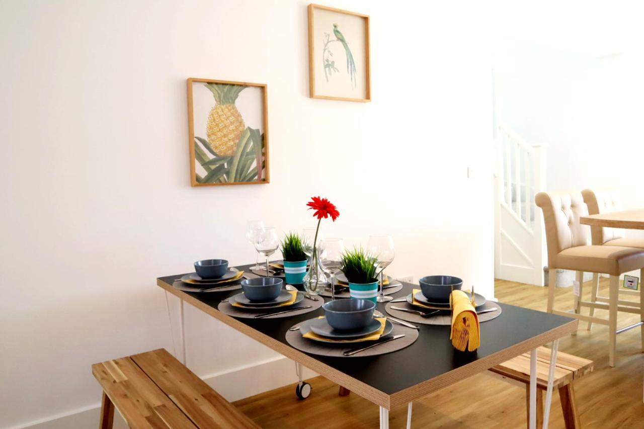 Sandbanks Garden House: Modern 2-bedroom Retreat With Smart Amenities Casa de férias