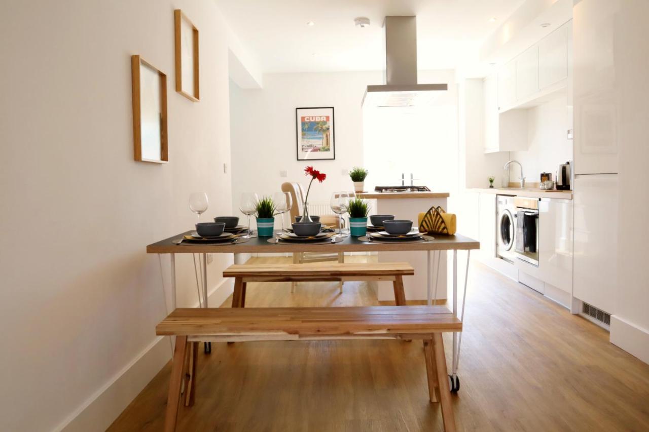 Sandbanks Garden House: Modern 2-bedroom Retreat With Smart Amenities *