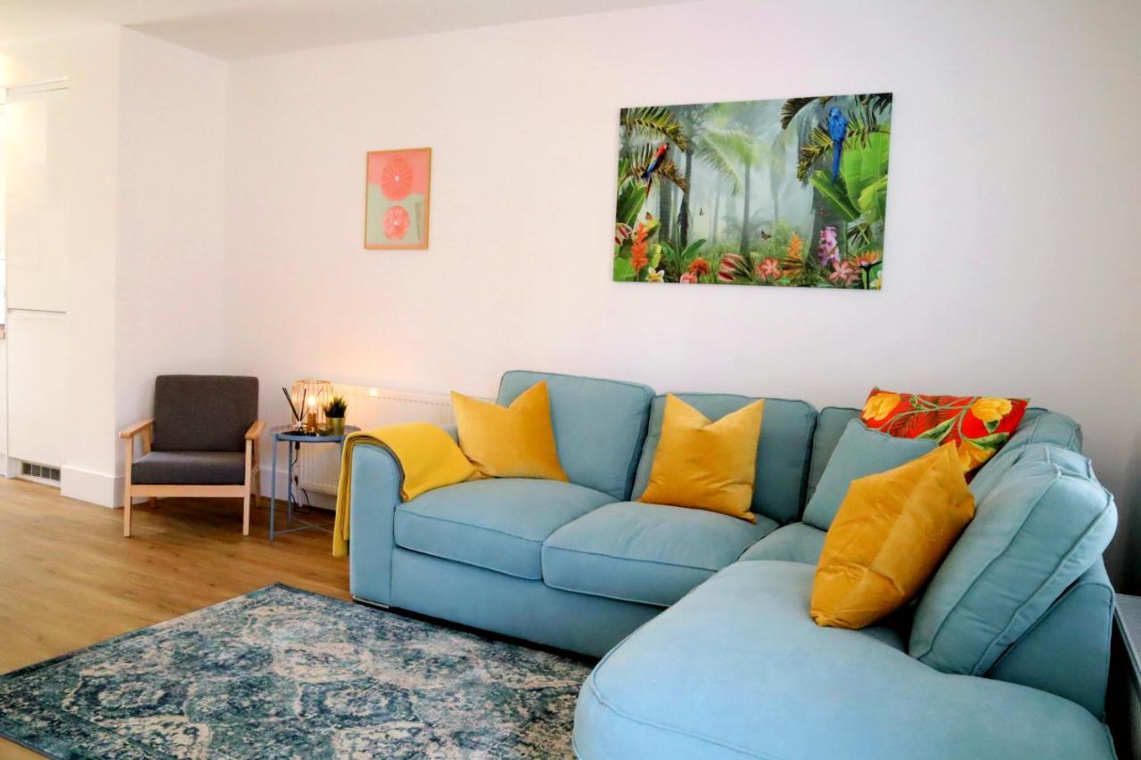 Sandbanks Garden House: Modern 2-bedroom Retreat With Smart Amenities Casa de férias Poole