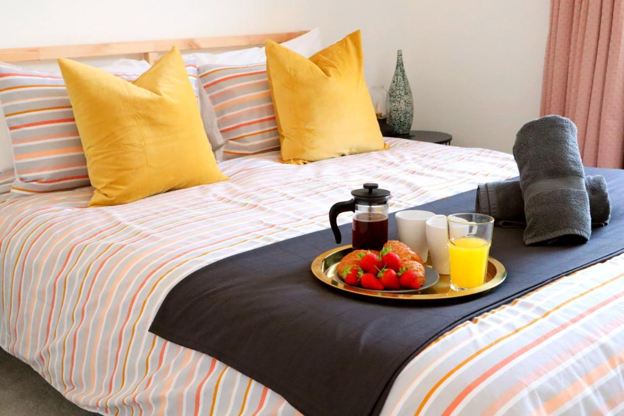 Sandbanks Garden House: Modern 2-bedroom Retreat With Smart Amenities * Poole