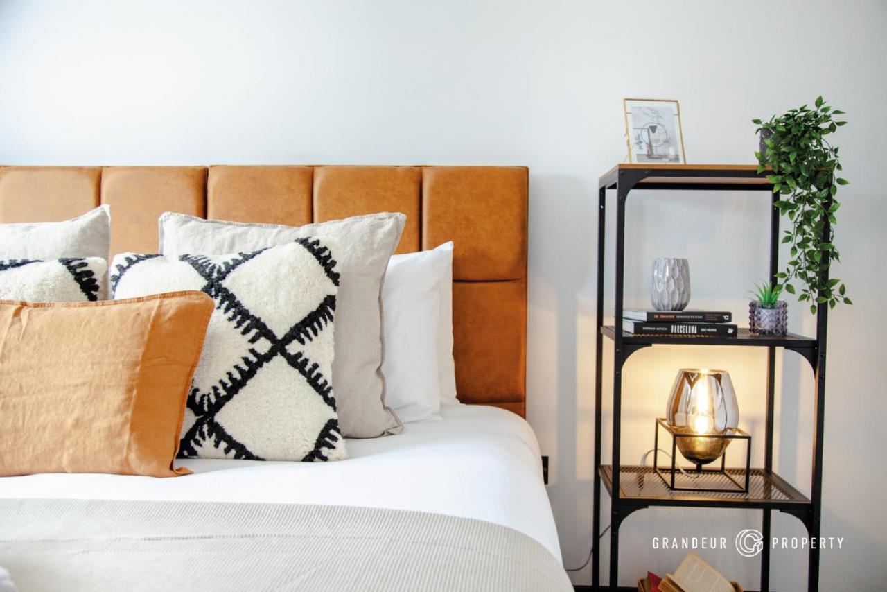 The Gatehouse By Grandeur Apartment