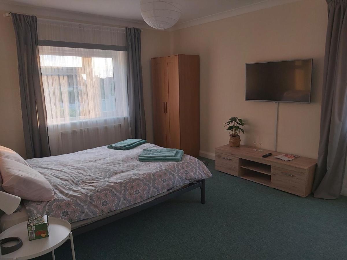Double Room Sandbanks, Poole, Dorset, Free Parking Guest house