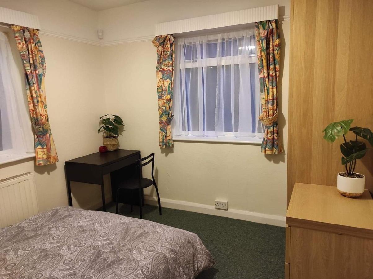 Double Room Sandbanks, Poole, Dorset, Free Parking * Poole