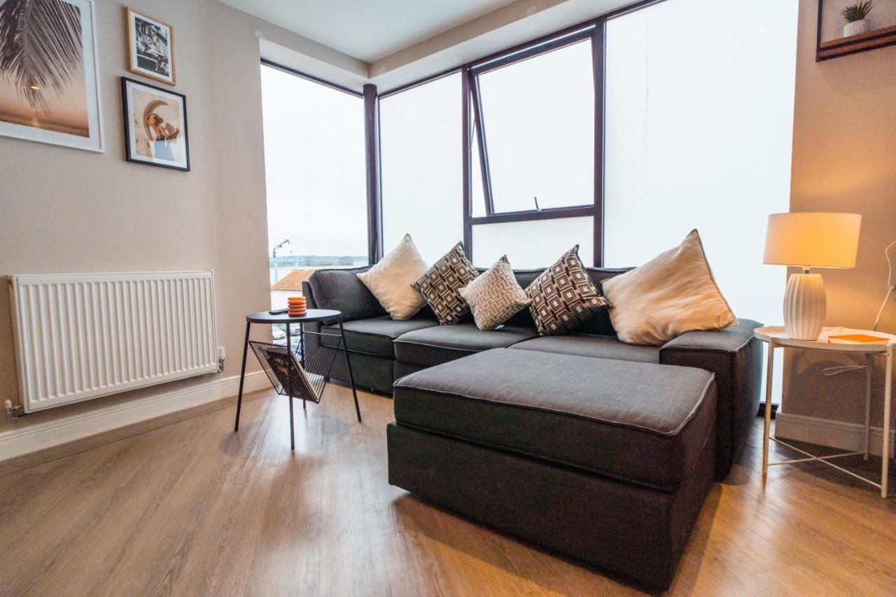 No Seven Harbour Side Apartment