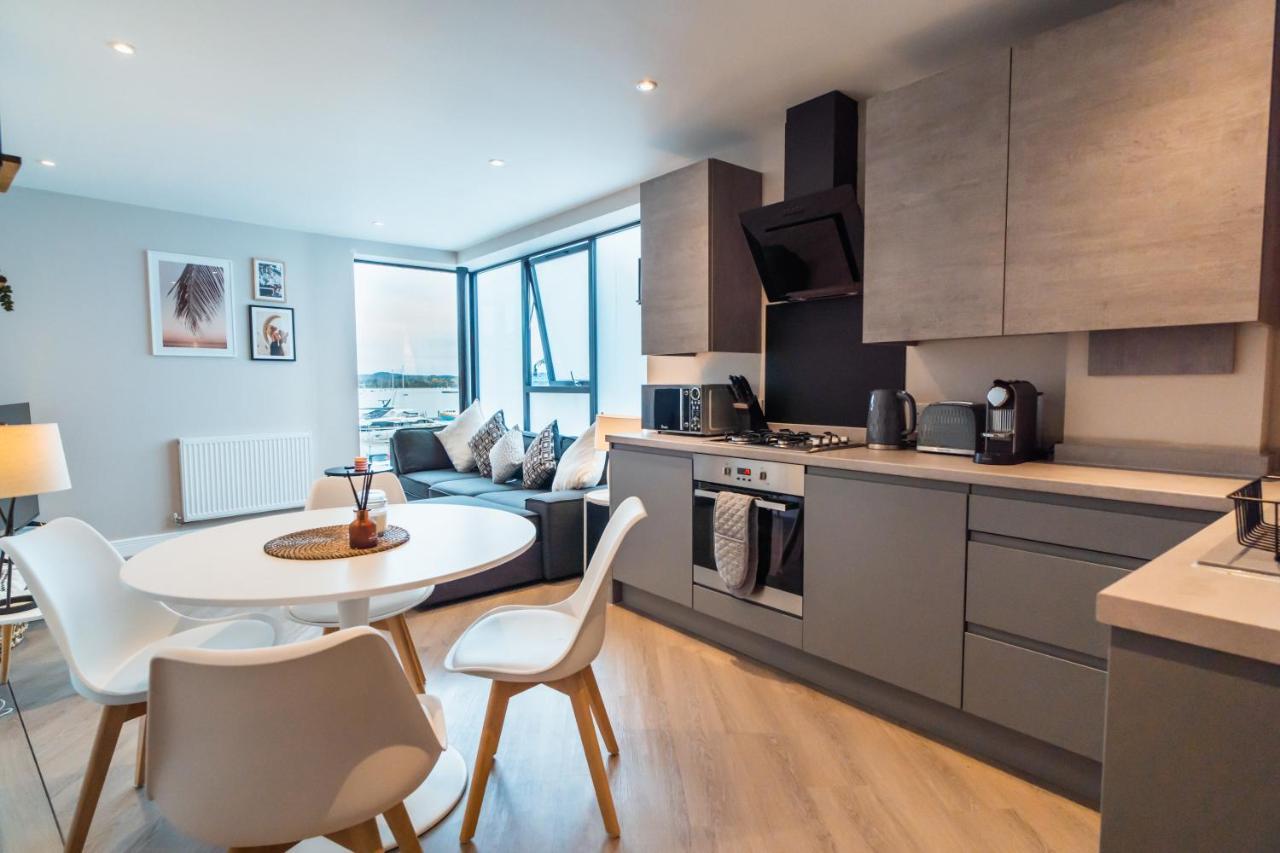 No Seven Harbour Side Apartment