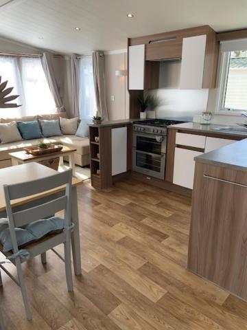 Cosy, Coastal Themed Holiday Home, Rockley Park, Poole, Dorset * Poole