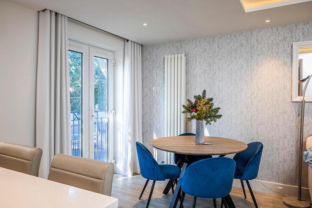 Luxury 2 Bedroom Apartment In Sandbanks - Sea View Poole
