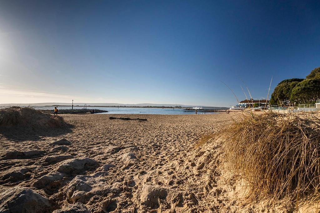 Apartment Luxury 2 Bedroom Apartment In Sandbanks - Sea View Poole