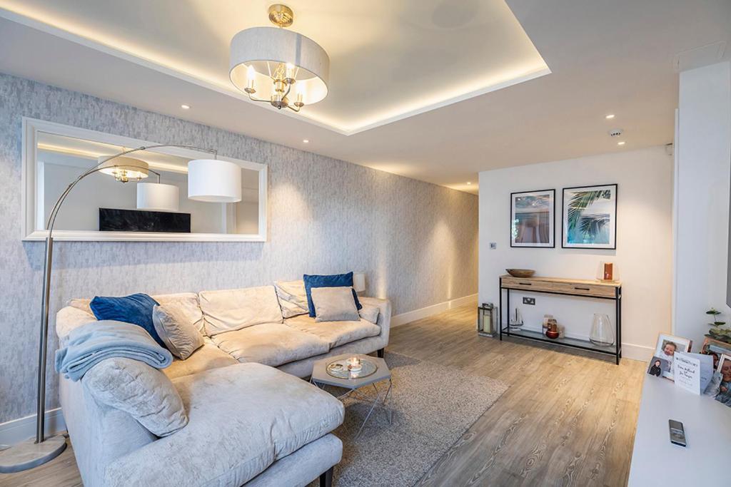 Luxury 2 Bedroom Apartment In Sandbanks - Sea View Apartment