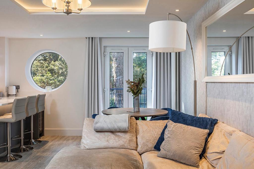 Apartment Luxury 2 Bedroom Apartment In Sandbanks - Sea View *