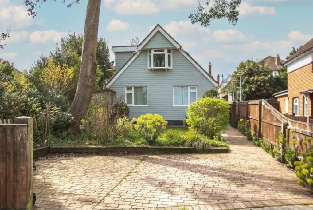 Beautiful 4 Double Bedroom House In With Hot Tub, Near Sandbanks Holiday home