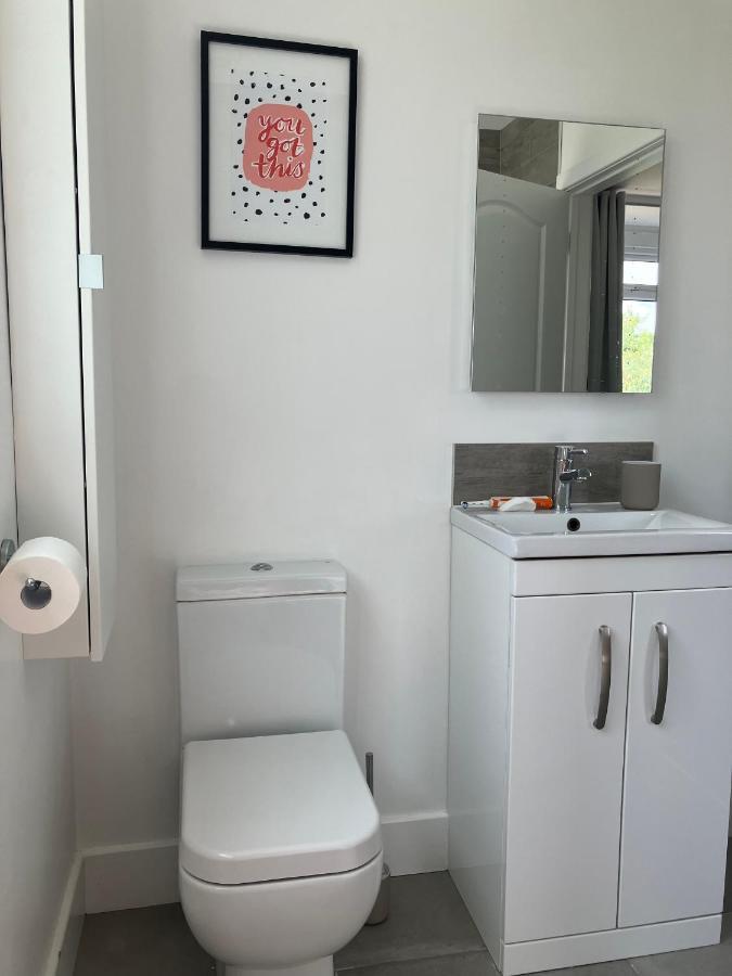 Beautiful 4 Double Bedroom House In With Hot Tub, Near Sandbanks