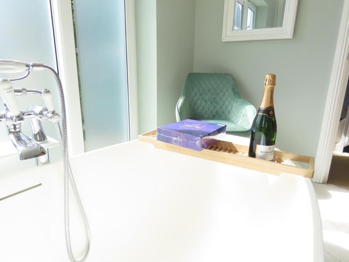 Entire Seaside Luxury With On Site Parking! *