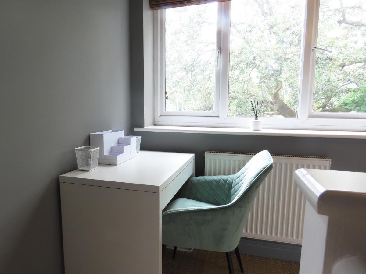 Entire Seaside Luxury With On Site Parking! * Poole