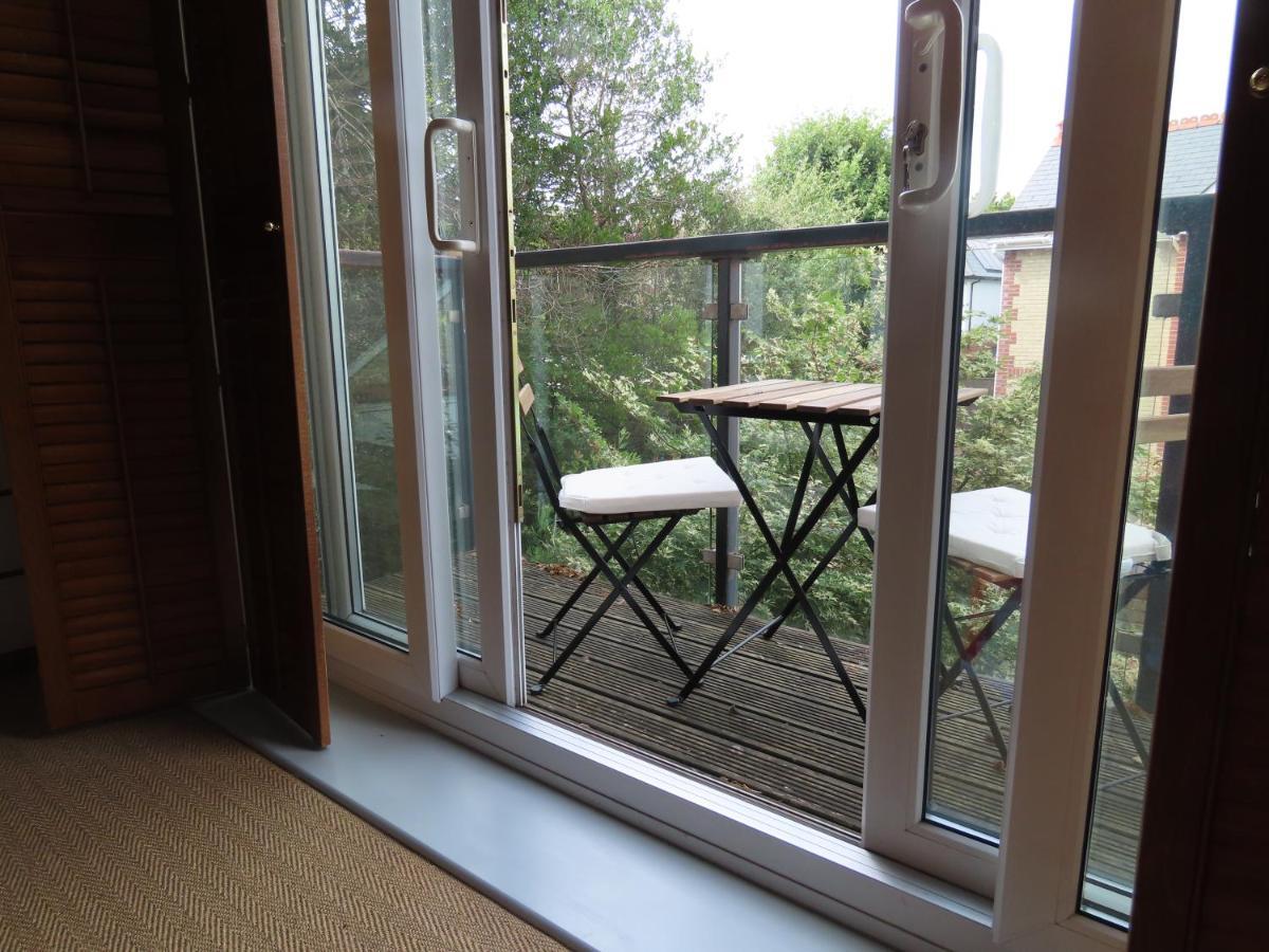Entire Seaside Luxury With On Site Parking! Poole