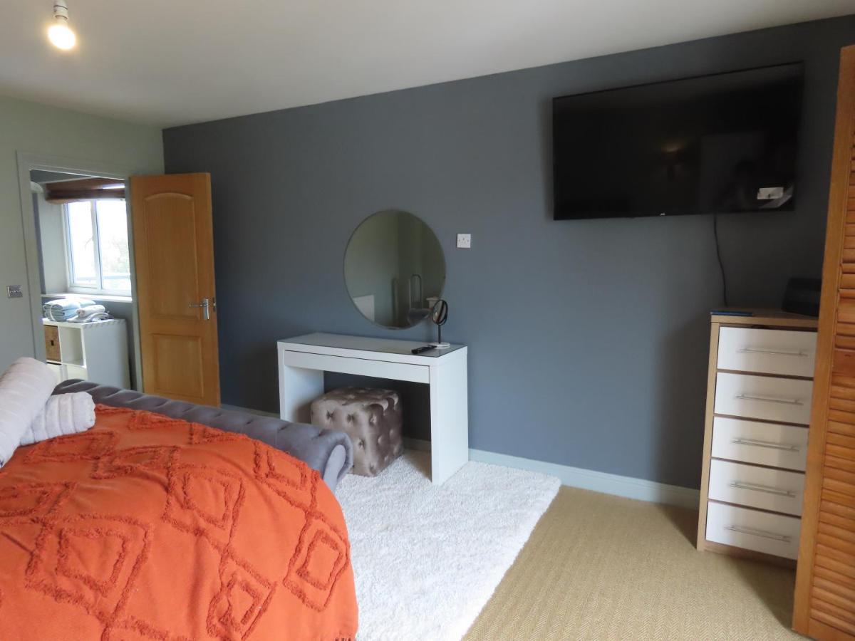 Entire Seaside Luxury With On Site Parking! Holiday home Poole