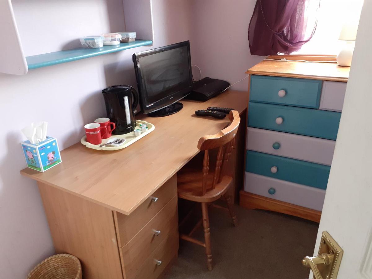 Homestay From Single Or Double Netflix Or Virgin Tv Wifi & Free Parking