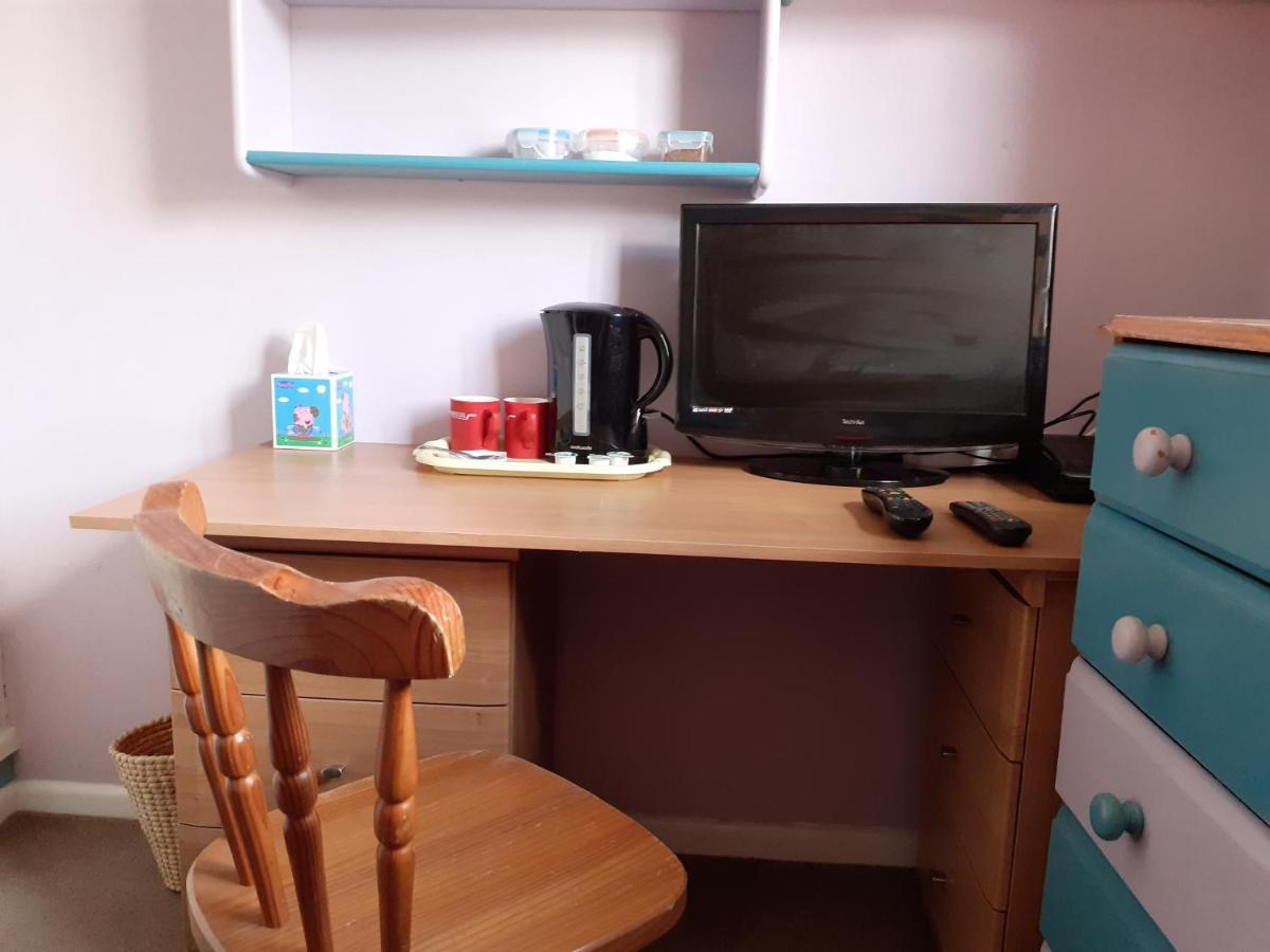 From Single Or Double Netflix Or Virgin Tv Wifi & Free Parking