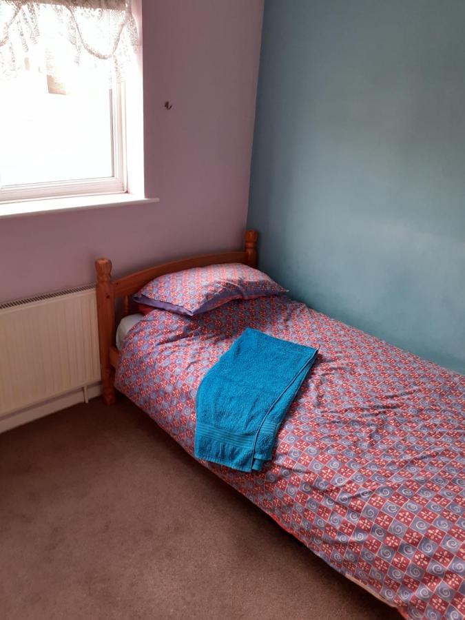 From Single Or Double Netflix Or Virgin Tv Wifi & Free Parking Homestay