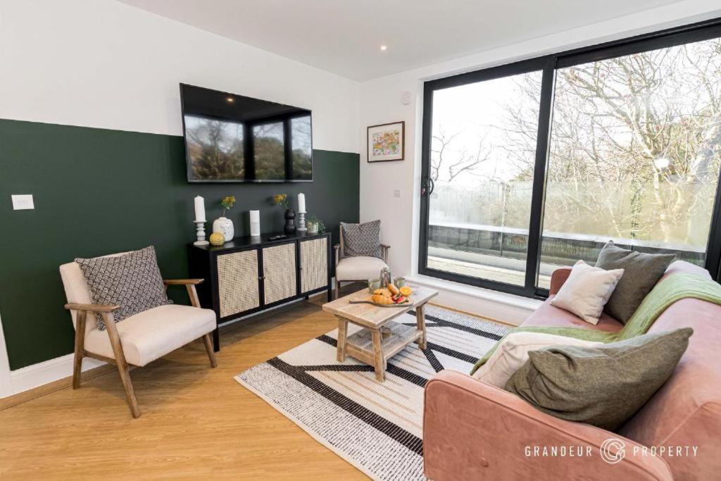 Aurora Penthouse By Grandeur Apartment Poole
