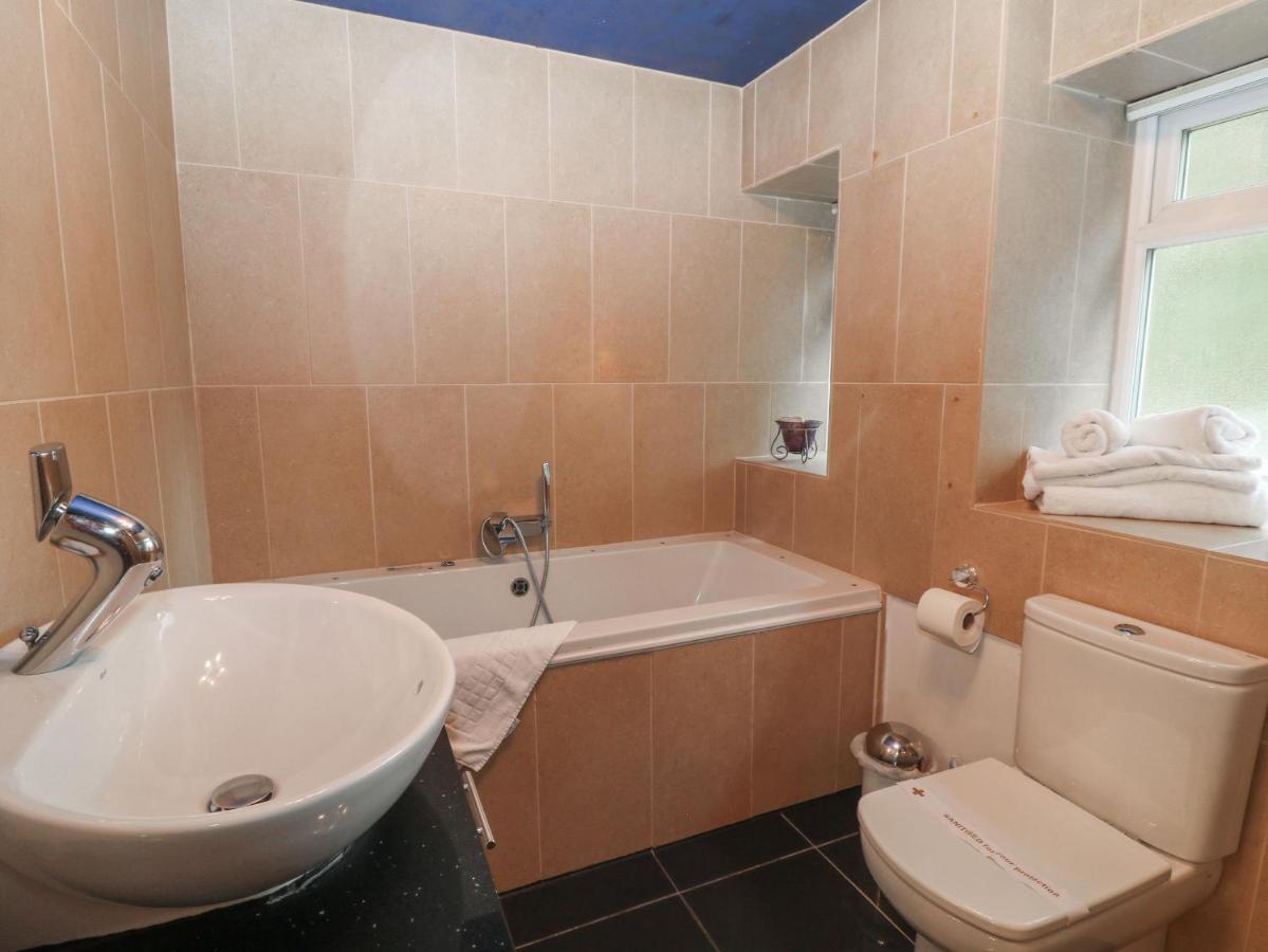 Apartment Flat 5 Fairwinds *