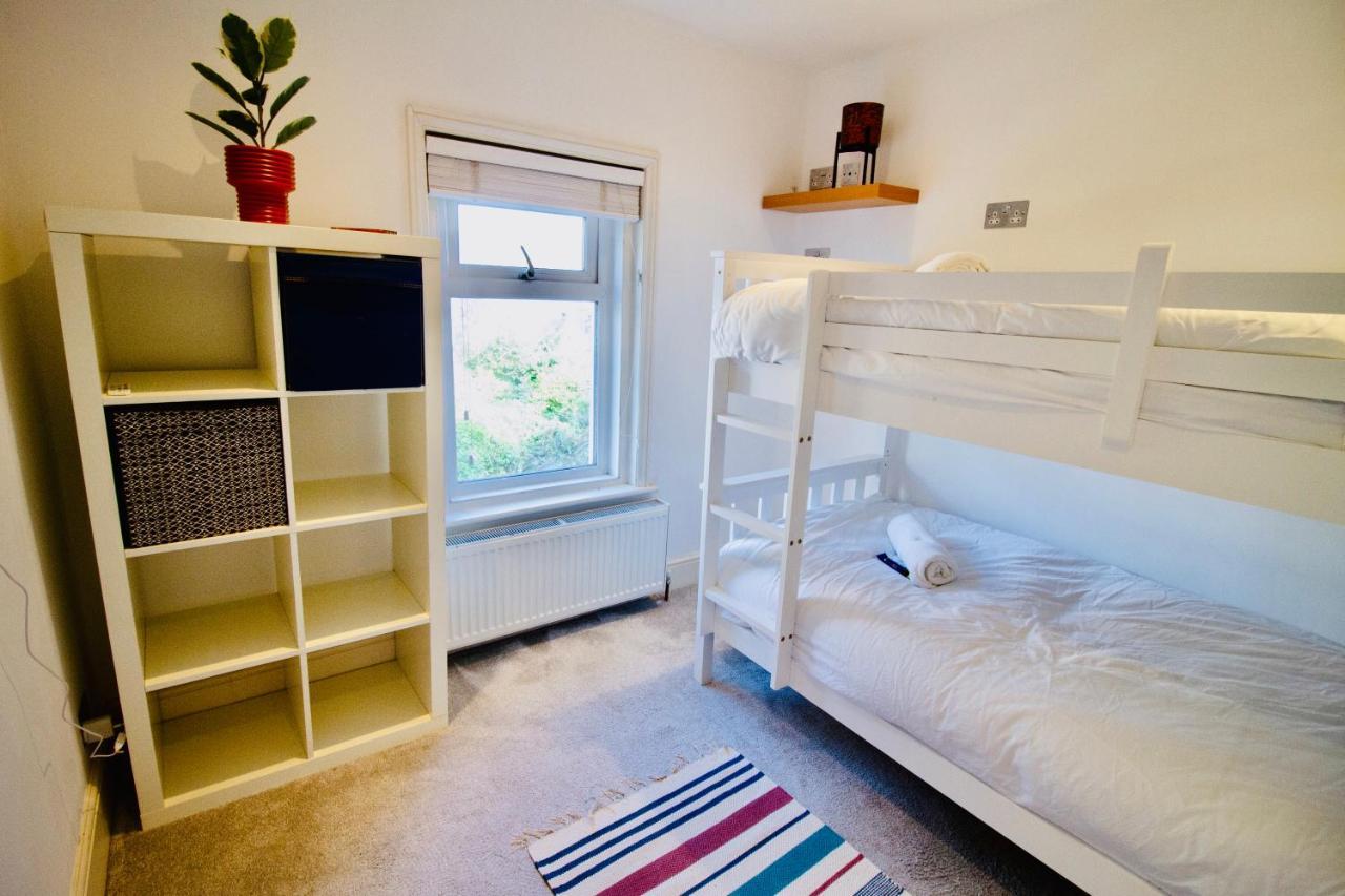 Modern 3 Bed W/ Garden, Nr Poole
