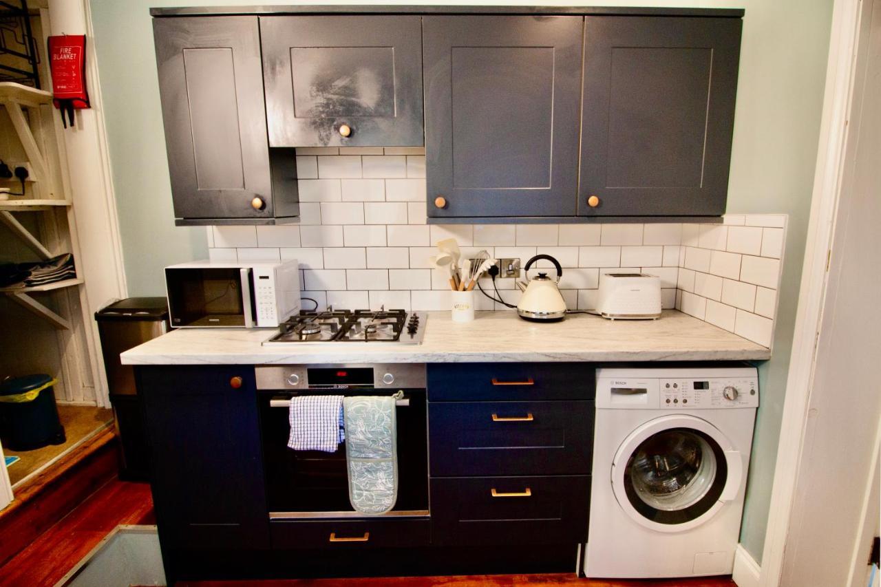 Modern 3 Bed W/ Garden, Nr Poole