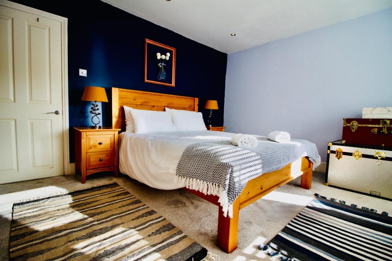 Modern 3 Bed W/ Garden, Nr