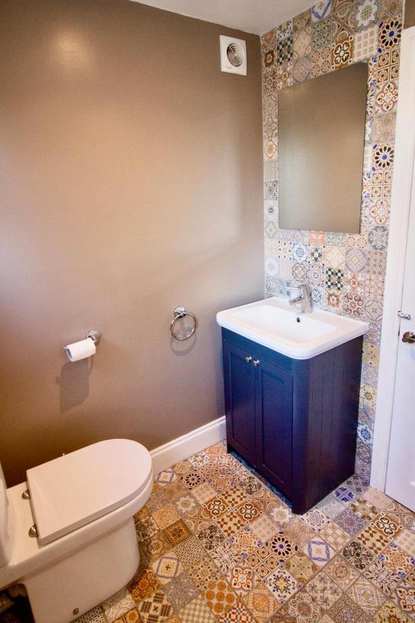 Modern 3 Bed W/ Garden, Nr