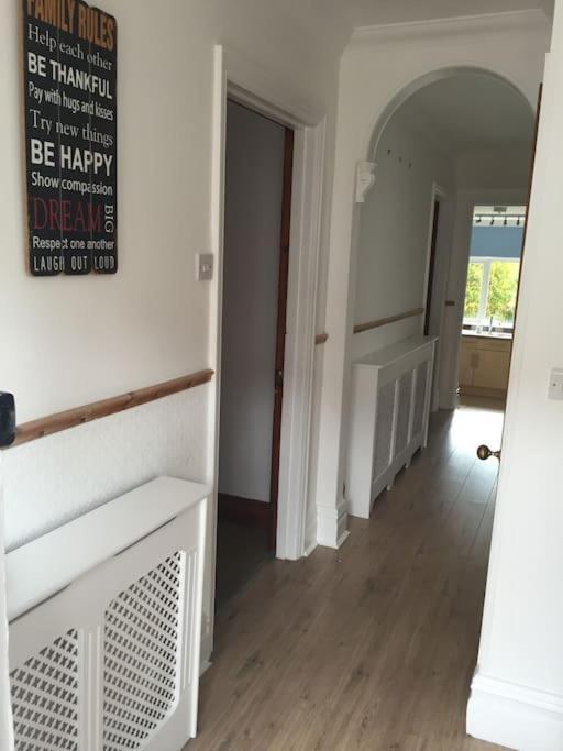 Holiday home Spacious 5 Large Bedroom Victorian House - 2 Miles *