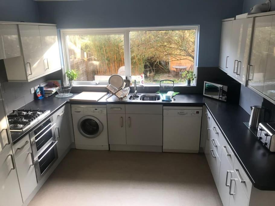 Holiday home Spacious 5 Large Bedroom Victorian House - 2 Miles Poole